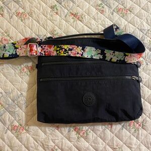 Kipling crossbody